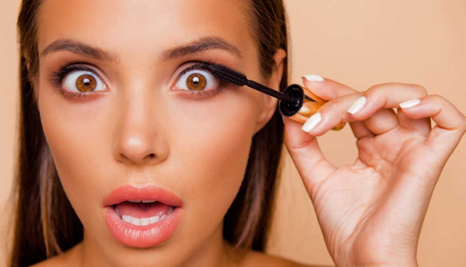 Applying Mascara To Short Eyelashes Le Chou Sauvage